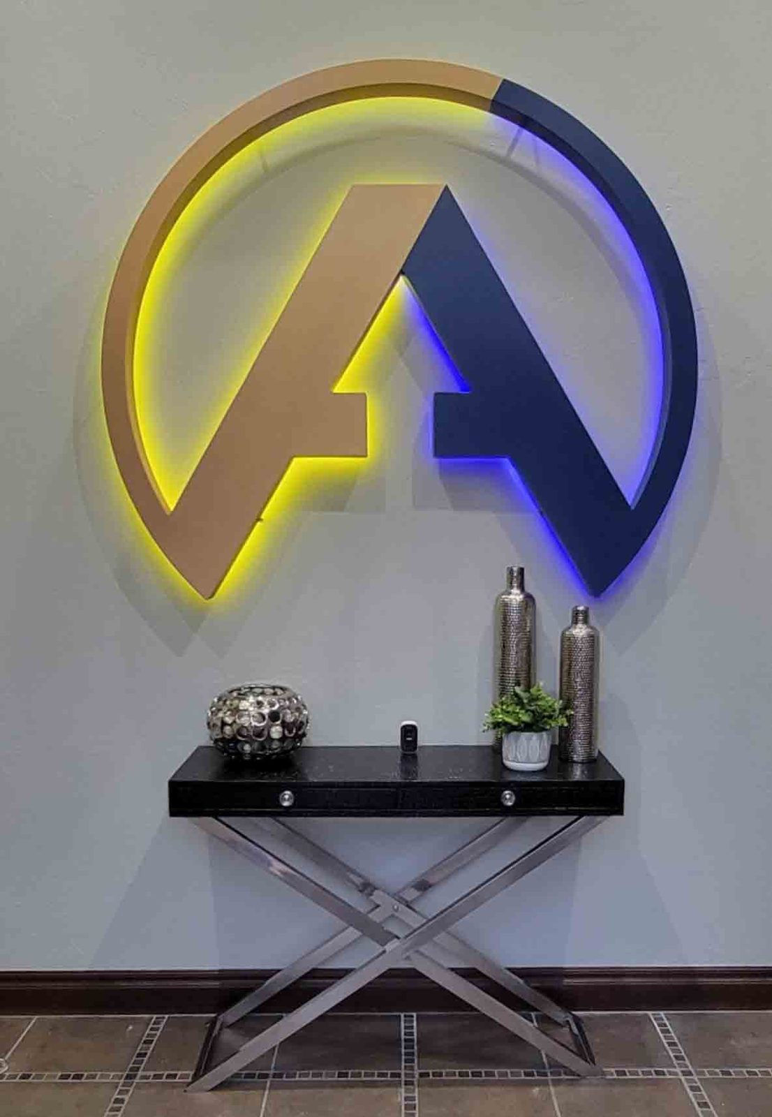 Halo-lit dimensional logo