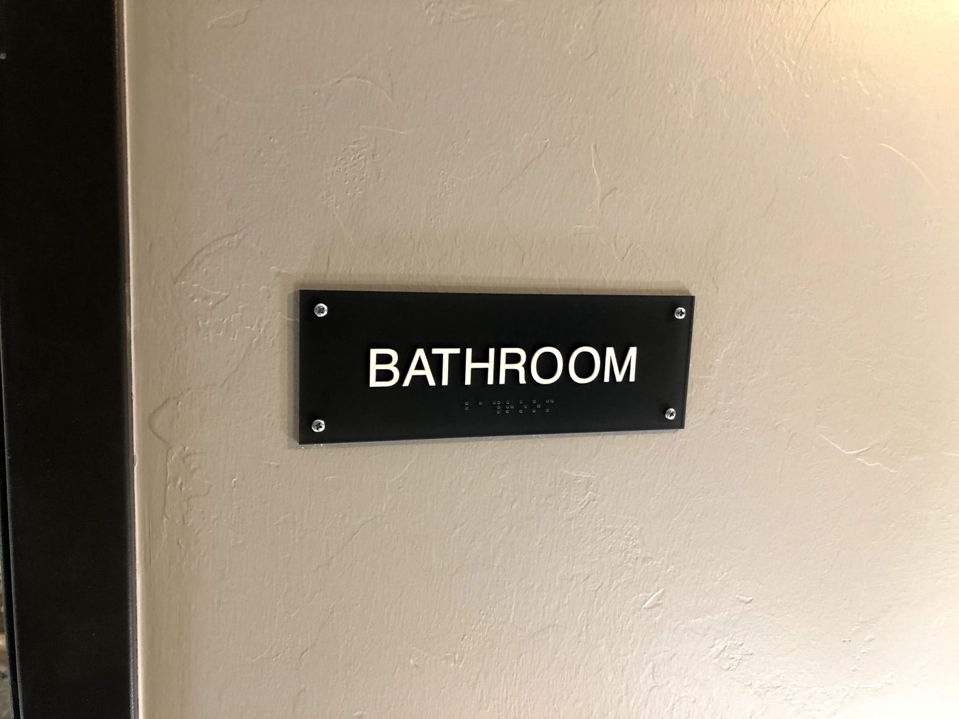 Tactile braille plaque